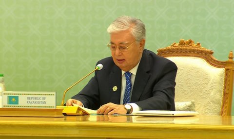 Касым-Жомарт Токаев поздравил Президента Туркменистана с Днём независимости