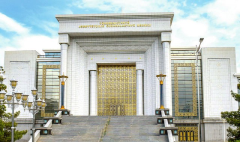 В Ашхабаде наградили победителей конкурса молодых переводчиков