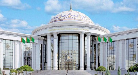 В Туркменистане начинаются государственные выпускные экзамены