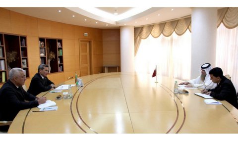 Глава МИД Туркменистана принял копии верительных грамот у посла Катара