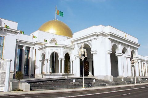 Президент Туркменистана подписал указы о награждении военнослужащих