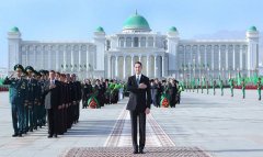 Туркменистан чествует символы независимости и единства