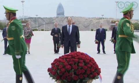 Сергей Лавров возложил цветы к мемориалу «Народная Память» в Ашхабаде