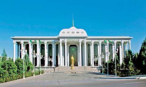 В Меджлисе Туркменистана приняты новые законы, направленные на совершенствование правовой системы
