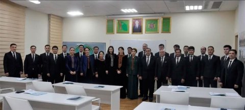 Выпуск новых специалистов в учебном центре «Дипломатический протокол» ИМО МИД Туркменистана