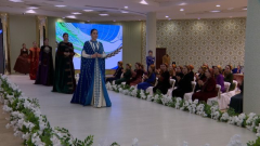 Ашхабадский Дом моделей представил летнюю коллекцию в национальном стиле