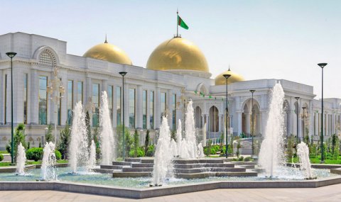 Сердар Бердымухамедов награждён юбилейной медалью к 30-летию нейтралитета