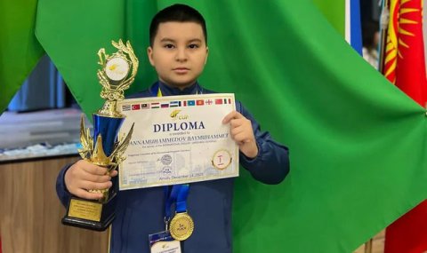 Туркменский школьник занял первое место на международной олимпиаде в Алматы