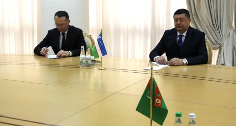Встреча Министра иностранных дел Туркменистана с Послом Республики Узбекистан: укрепление двустороннего сотрудничества