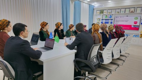 В Туркменистане стартовали курсы повышения квалификации преподавателей английского языка