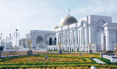 Подписан Указ о присвоении многодетным матерям звания «Ene mähri»