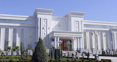 Гурбангулы Бердымухамедов дал интервью представителям СМИ Туркменистана