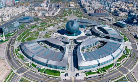 Сердар Бердымухамедов посетил центр искусственного интеллекта в Астане