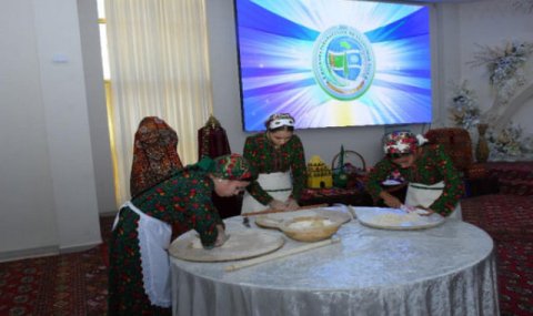 Юные мастерицы Туркменистана демонстрируют навыки в рукоделии