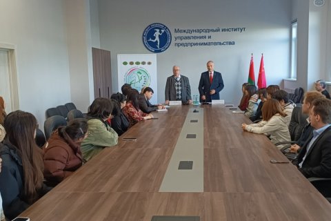 Студентам в Минске представили достижения Туркменистана 