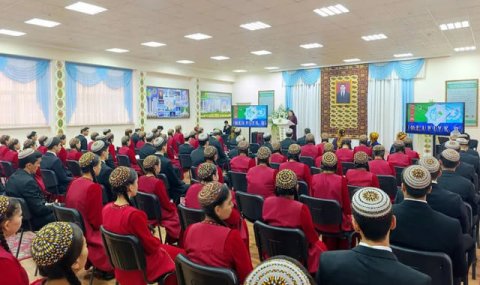 В Ашхабаде прошла консультация, посвящённая значению нейтралитета Туркменистана