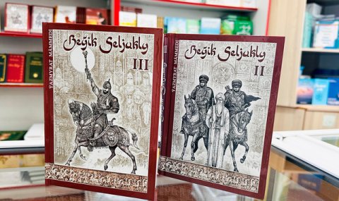 В Туркменистане вышел в свет третий том романа «Великие Сельджуки»
