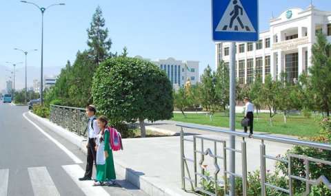 В Ашхабаде прошли практические занятия по правилам дорожного движения