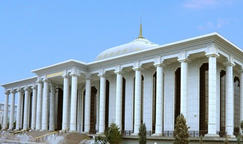В Меджлисе Туркменистана прошло заседание по итогам 10 месяцев 2025 года