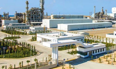 В Туркменбаши строится новый завод по производству карбамида