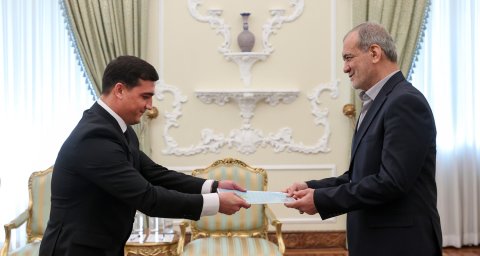 Посол Туркменистана в Иране вручил верительные грамоты Президенту Исламской Республики Иран