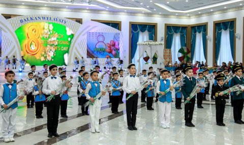 В Балканском велаяте проходят торжества к Международному женскому дню