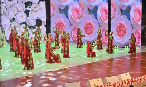 В Ашхабаде во Дворце мукамов прошёл концерт в честь 8 Марта