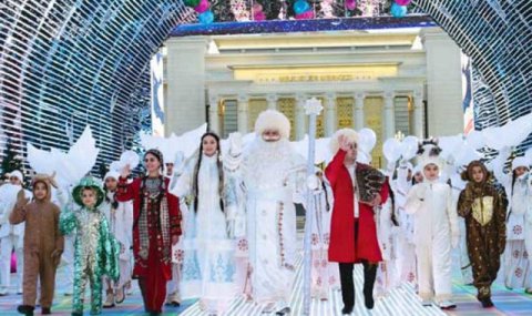 В столице Туркменистана зажглись огни Главной ёлки