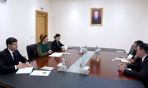 В МИД Туркменистана прошла встреча с представителем МККК