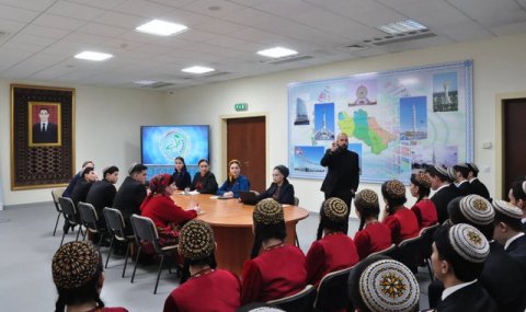 В ИМО МИД Туркменистана выступил профессор Оксфордского университета