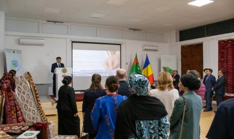 В Бухаресте открылась выставка туркменских ковров