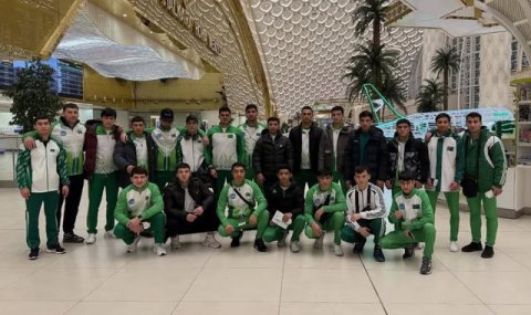 Туркменские кикбоксеры тренируются в Шымкенте