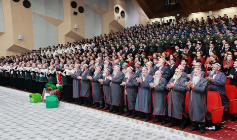 Ветеранам вручили подарки в честь 80-летия Великой Победы
