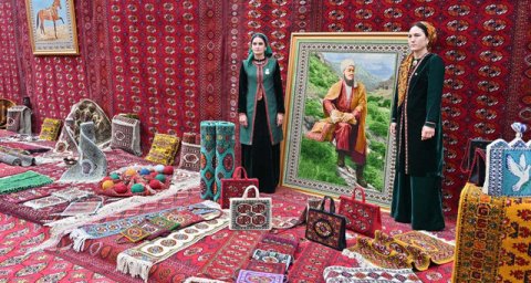 В Ашхабаде прошли торжества в честь Праздника туркменского ковра