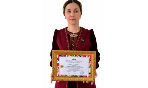 Учительница из Туркменистана стала лауреатом международного конкурса