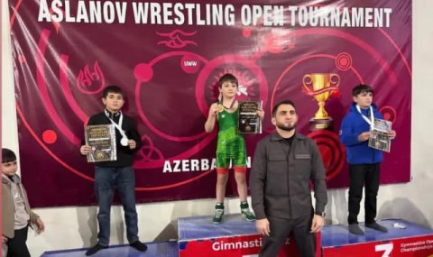 Туркменские борцы завоевали золотые медали в Баку