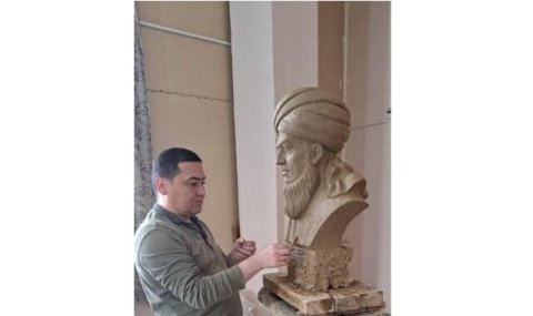 Бюст Махтумкули Фраги передан в дар музею бахши Дашогуза