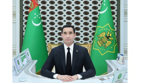 Президент Туркменистана поздравил Иран с Днём революции