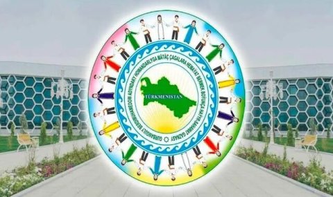 Детям Туркменистана вручили сладкие подарки от имени руководства страны