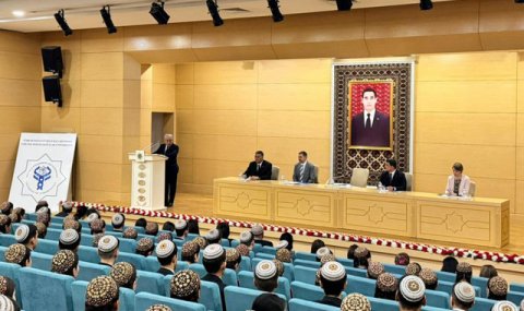 В Ашхабаде прошла Национальная молодежная климатическая конференция