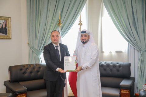 Посол Туркменистана провел переговоры с министром муниципалитетов Катара