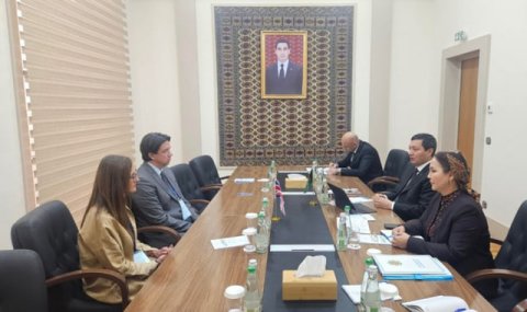 Туркменистан и Великобритания развивают партнерство в сфере образования
