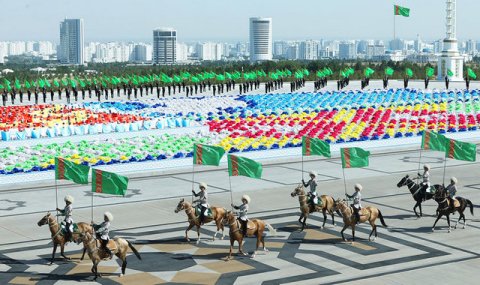 Парад в Ашхабаде впечатлил зрителей мастерством и трюками Группы «Galkynyş»