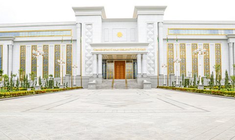 Герой-Аркадаг провел встречу с Чабой Лейко для обсуждения расширения сотрудничества с компанией John Deere