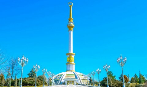 Президент Сердар Бердымухамедов отметил заслуги и наградил к 33-й годовщине независимости